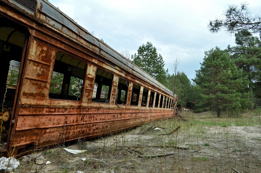 Wagon kolejowy na bocznicy stacji Janów. Fot. Andrzej Bryśkiewicz