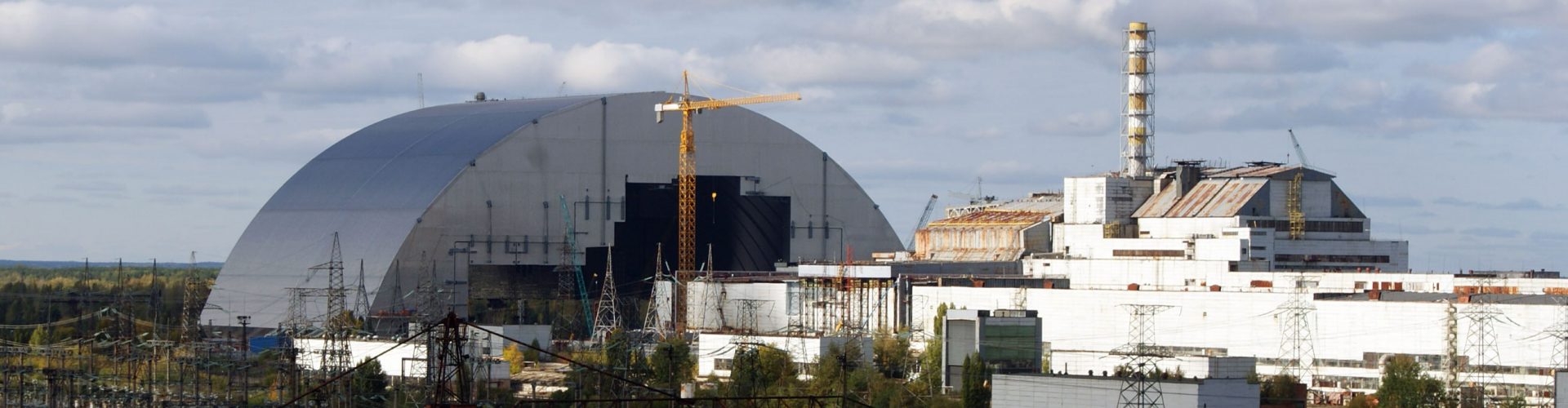 Arka oraz bloki 3 i 4 elektrowni jądrowej w Czarnobylu / Fot. Tomasz Róg