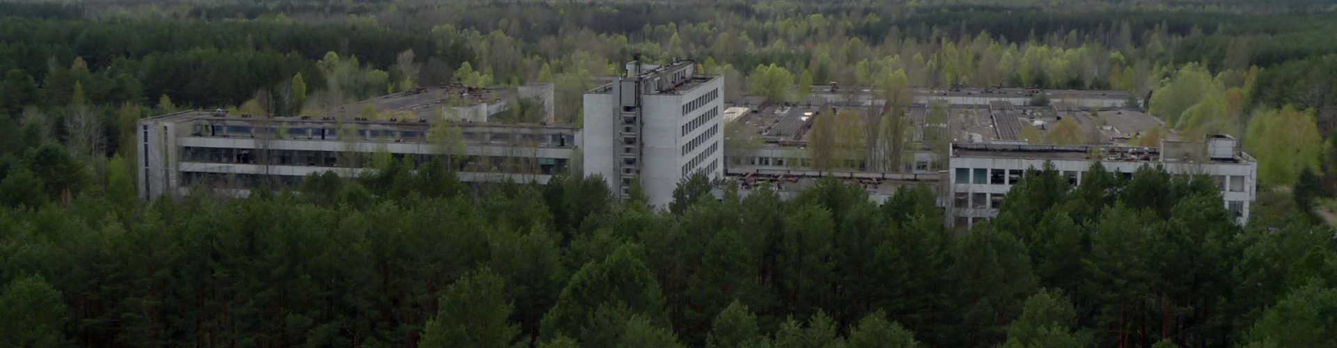 Zakłady Jupitera - widok z dachu szesnastopiętrowego bloku na rogu ul. Sportowej i bulwaru Lesi Ukrainki. / Fot. Tomasz Róg