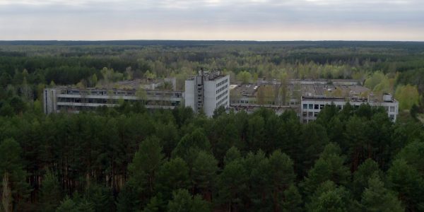 Zakłady Jupitera - widok z dachu szesnastopiętrowego bloku na rogu ul. Sportowej i bulwaru Lesi Ukrainki. / Fot. Tomasz Róg