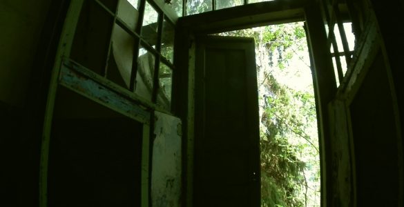 Wybudowana w latach 30. szkoła w Paryszewie, w której w czasach wojny stacjonował sztab Wermachtu. Fot. Marek Rabiński