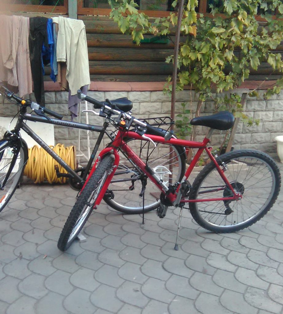 Rowery w reprezentacyjnym miejscu. Fot. Staszek (stalker)