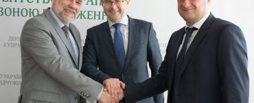 Witalij Petruk ze swoimi zastępcami Olegiem Naswitem i Wołodymyrem Feszczenką. Kwiecień 2017 r. Fot. facebook.com/Pettrukf