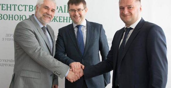 Witalij Petruk ze swoimi zastępcami Olegiem Naswitem i Wołodymyrem Feszczenką. Kwiecień 2017 r. Fot. facebook.com/Pettrukf