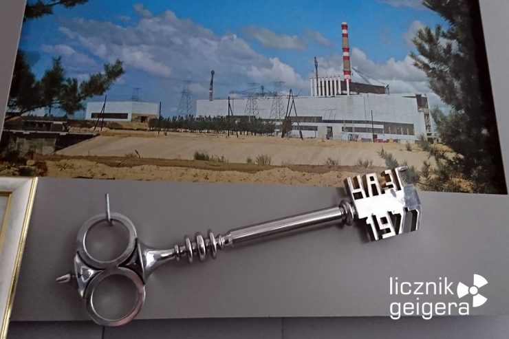Symboliczny klucz z okazji uruchomienia elektrowni atomowej w Czarnobylu - ekspozycja muzealna. Fot. Tomasz Róg