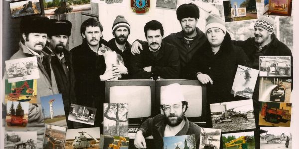Michaił Bukow (piąty od lewej) wraz ze swoimi kolegami z przedsiębiorstwa "Kompleks". 1987 r. Fot. archiwum Michaiła Bukowa